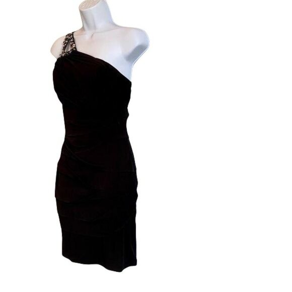 City Triangle Black One Shoulder Party Dress - Picture 3 of 9
